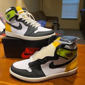 DEADSTOCK JORDAN 1 VOLT GOLD WITH RECEIPT